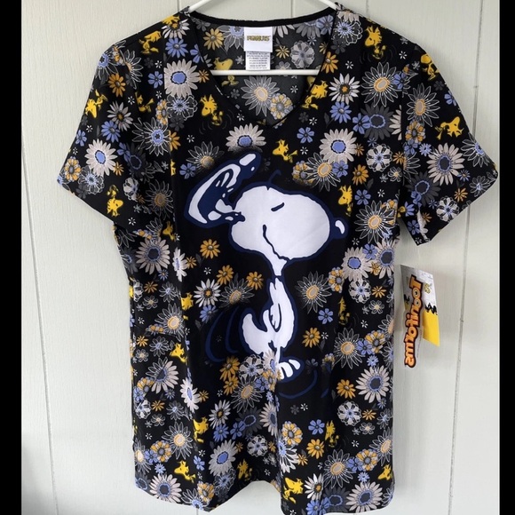 tooniforms Tops - NWT Women’s Small Tooniforms Snoopy Peanuts Scrub Top